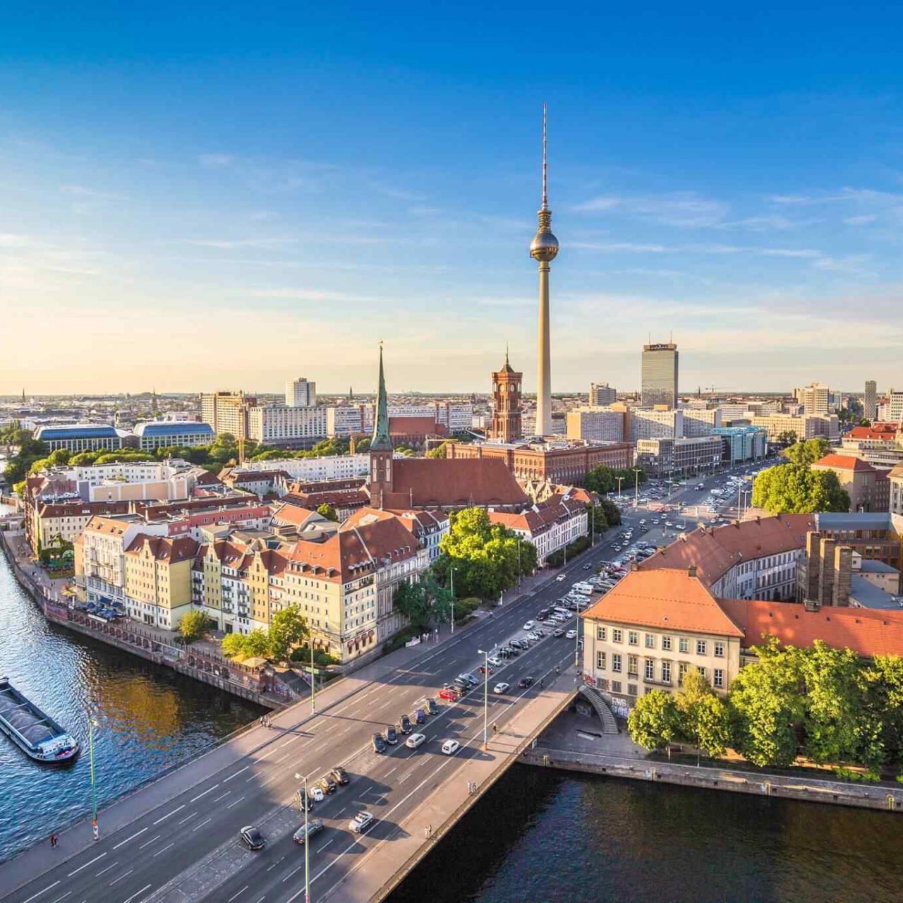 https://elhelowtours.com/wp-content/uploads/2018/09/destination-berlin-05-1280x1280.jpg