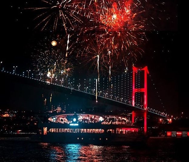 سهرة البسفور المسائية على سفينة عز الشام VIP